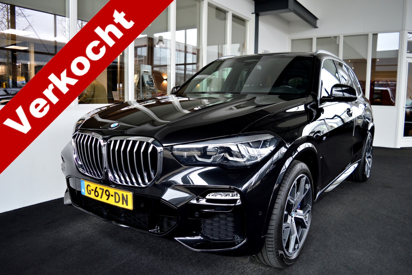 BMW X5 - xDrive40i M-Sportedition | Comf.stoelen | Sky Lounge ! - AutoWereld.nl