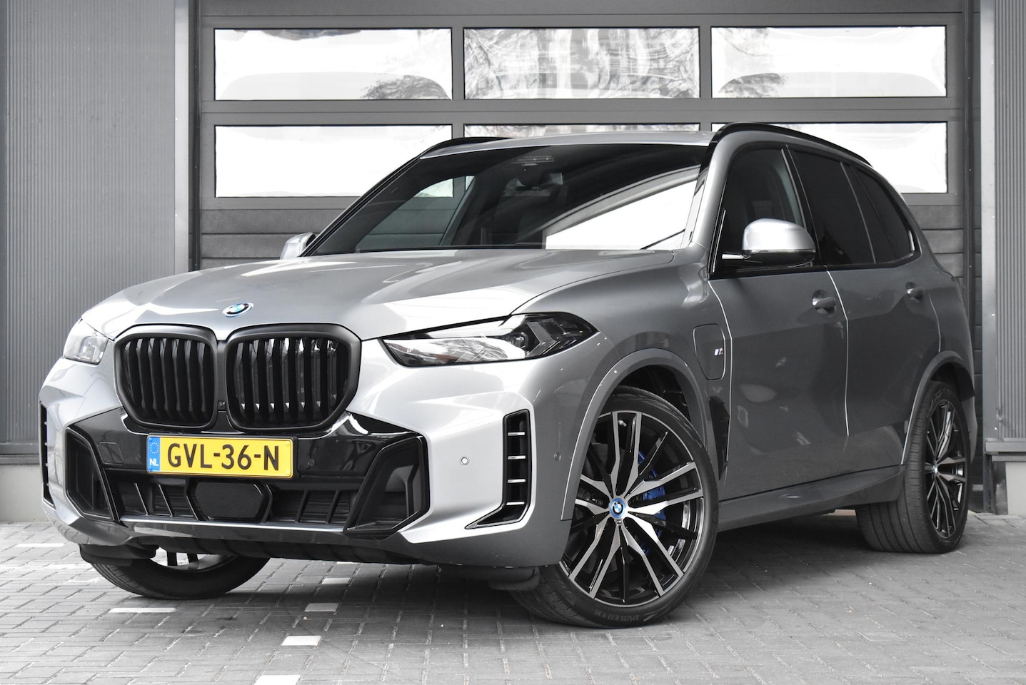 BMW X5 - xDrive50e M Sportpakket Pro / NIEUW BINNEN / SUPERCOMPLEET! / PANORAMADAK / MASSAGESTOELEN - AutoWereld.nl