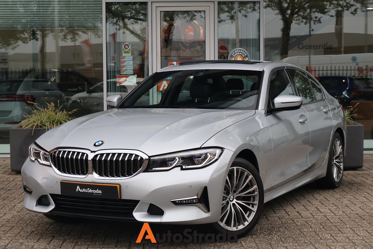 BMW 3-serie - (g20) 318i High Executive 156pk | Laser LED | Navi | Carplay | Sfeer | Pano | Stoelverwarm - AutoWereld.nl