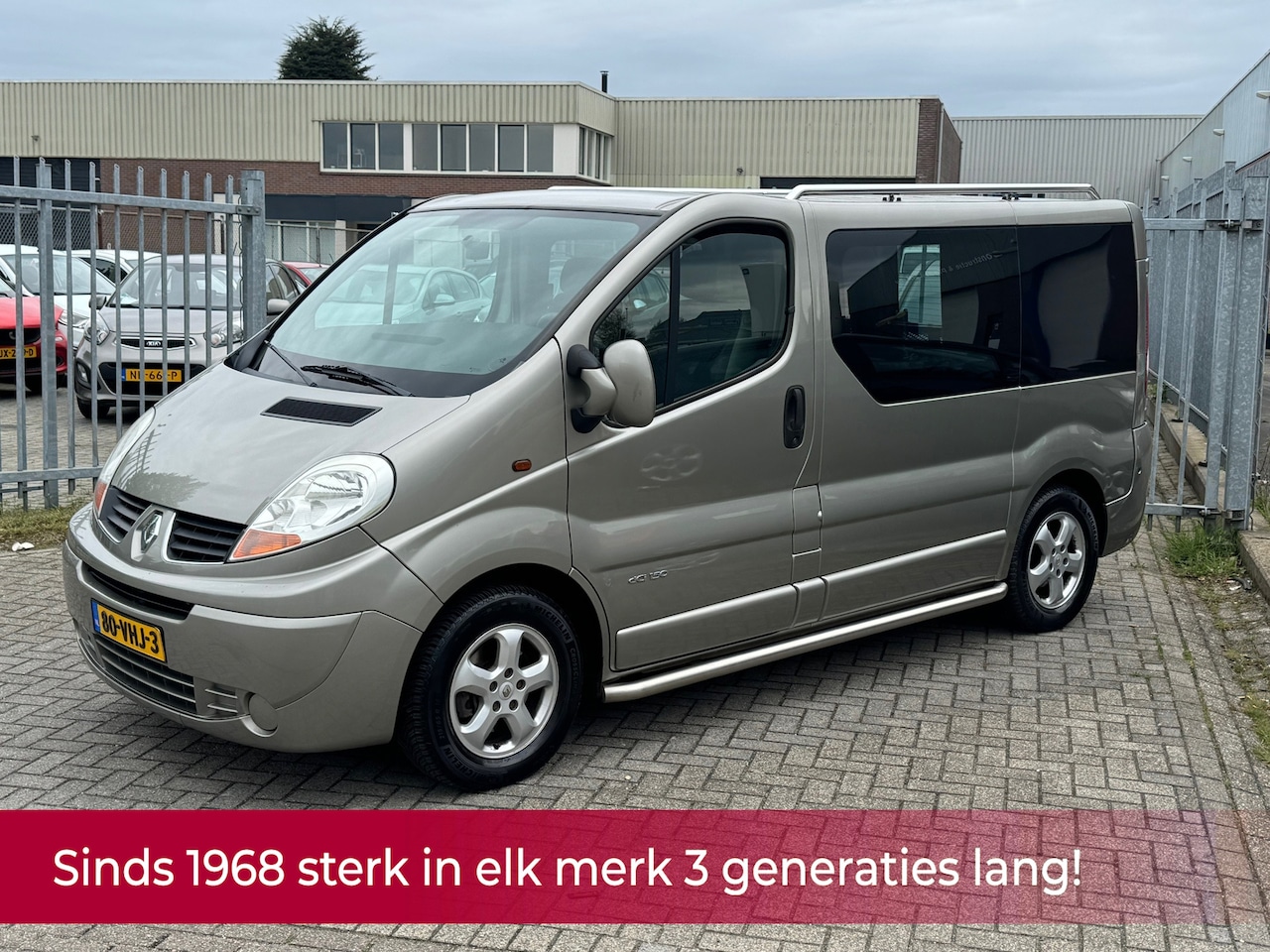 Renault Trafic - 2.5 dCi T27 L1H1 DC AUTOMAAT! INVALIDEVERVOER l Rolstoel l Lift! KMST NAP l TOPBUS GOED ON - AutoWereld.nl
