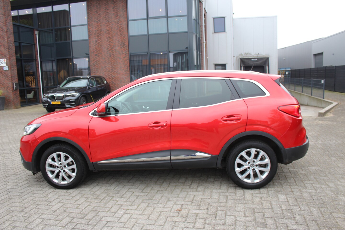 Renault Kadjar - 1.2 TCe Intens Clima-Cruise-Navi-Camera-Trekhaak - AutoWereld.nl