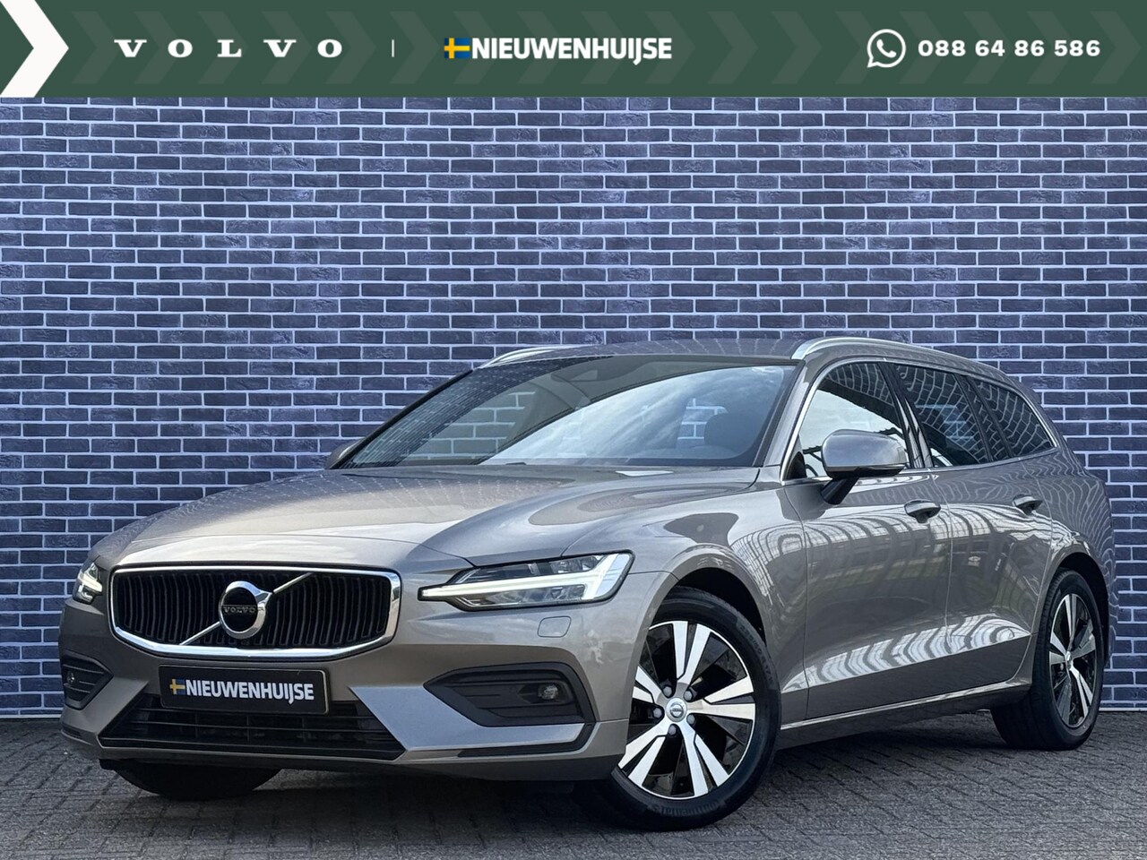 Volvo V60 - 2.0 D4 Momentum Pro | Navigatie | Adaptieve Cruise Controle | BLIS | Standkachel | Stoel & - AutoWereld.nl