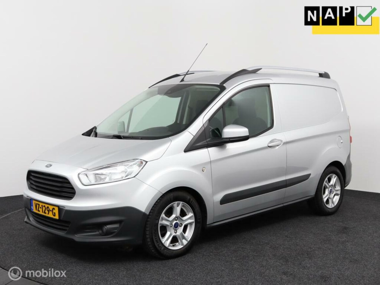 Ford Transit Courier - 1.5 TDCI 95 Pk Trend | Climatronic | Navigatie | LMV | Elektr.pakket | Zij-schuifdeur | 60 - AutoWereld.nl