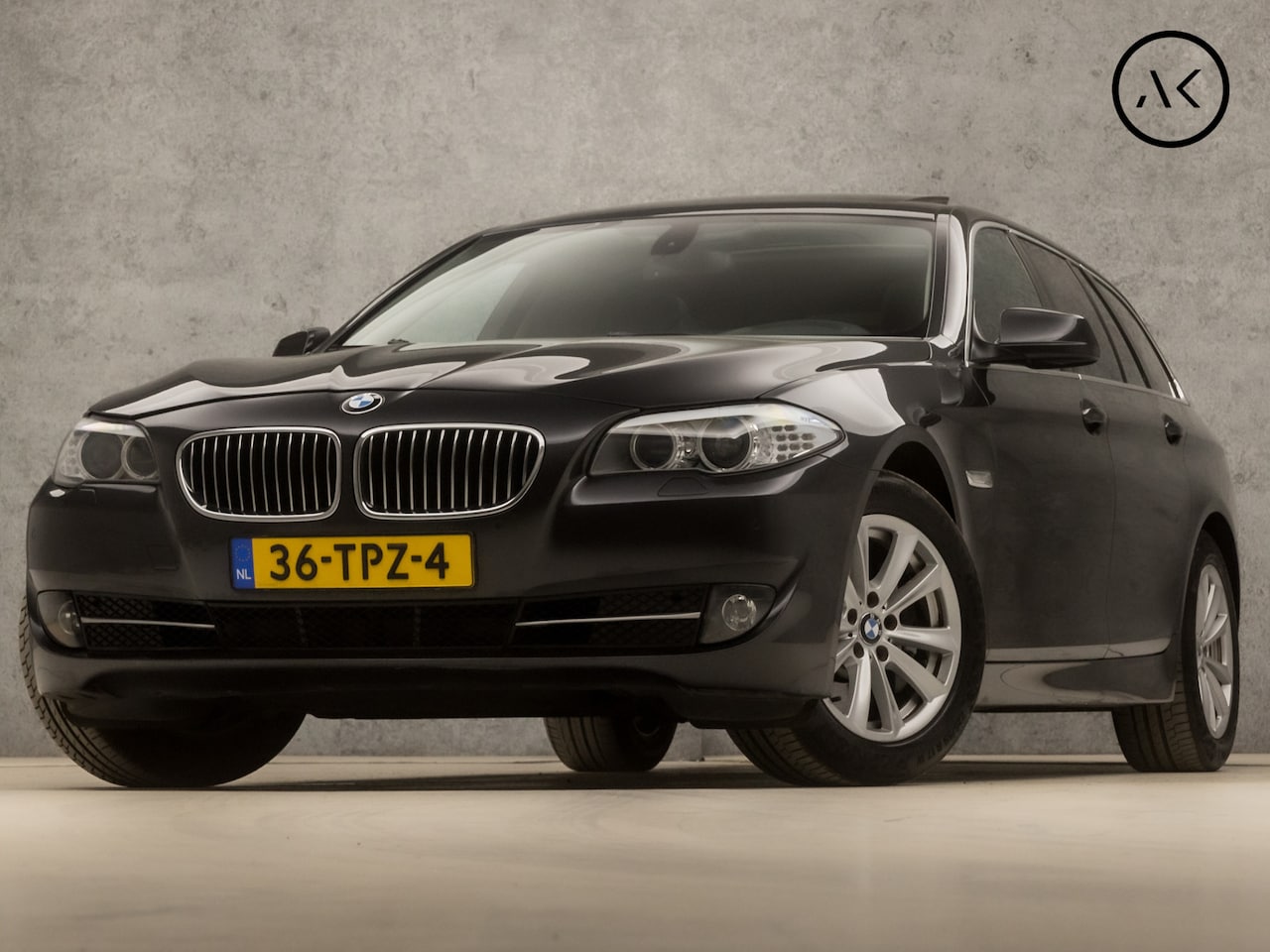 BMW 5-serie Touring - 528i High Executive 259Pk Automaat (PANORAMADAK, LUCHTVERING, NAVIGATIE, 6 CILINDER, ELEK - AutoWereld.nl
