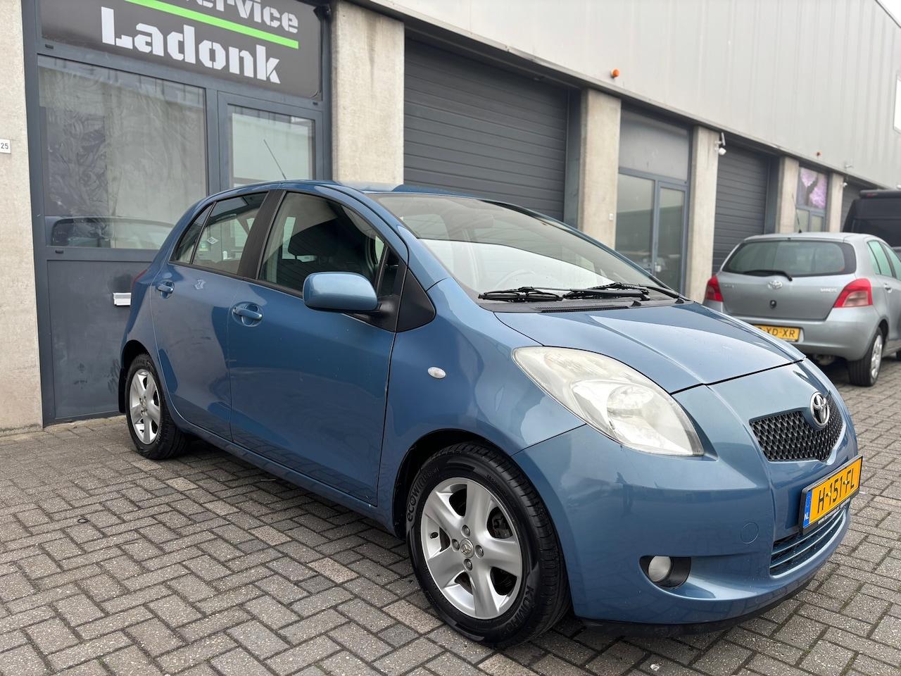 Toyota Yaris - 1.3 VVTi Sol MMT 5Drs|Airco|Parkeersensor|Nieuwe APK - AutoWereld.nl