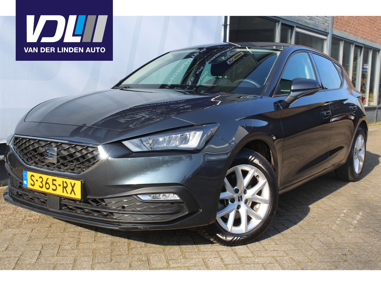 Seat Leon - 1.0 eTSI Style Airco l Cruise control l Navigatie l AppleCarPlay/AndroidAuto l Parkeer cam - AutoWereld.nl
