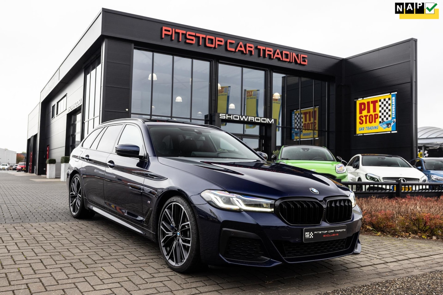 BMW 5-serie Touring - 530i xDrive M-Sport, 252 PK, Facelift, NAP, Pano! - AutoWereld.nl