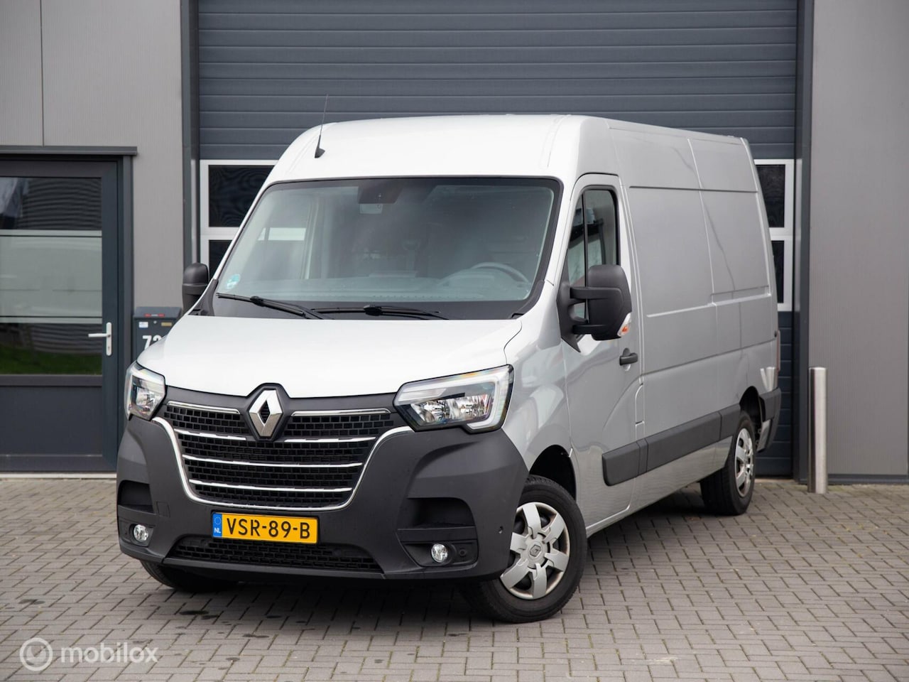Renault Master - bestel T35 2.3 dCi 150 L2H2 Navi/Trekhaak - AutoWereld.nl
