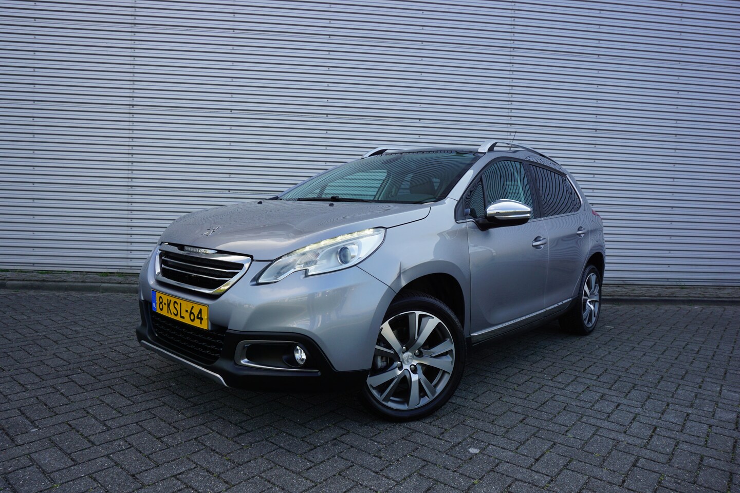 Peugeot 2008 - 1.6 VTi Féline Climate / Navi / Cruise / Parkeers. / Trekhaak / NAP - AutoWereld.nl