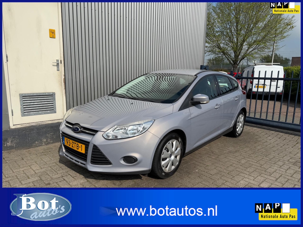 Ford Focus - 1.0 EcoBoost Trend / NAVIGATIE / AIRCO / PARKEERHULP / CRUISE CONTROL - AutoWereld.nl
