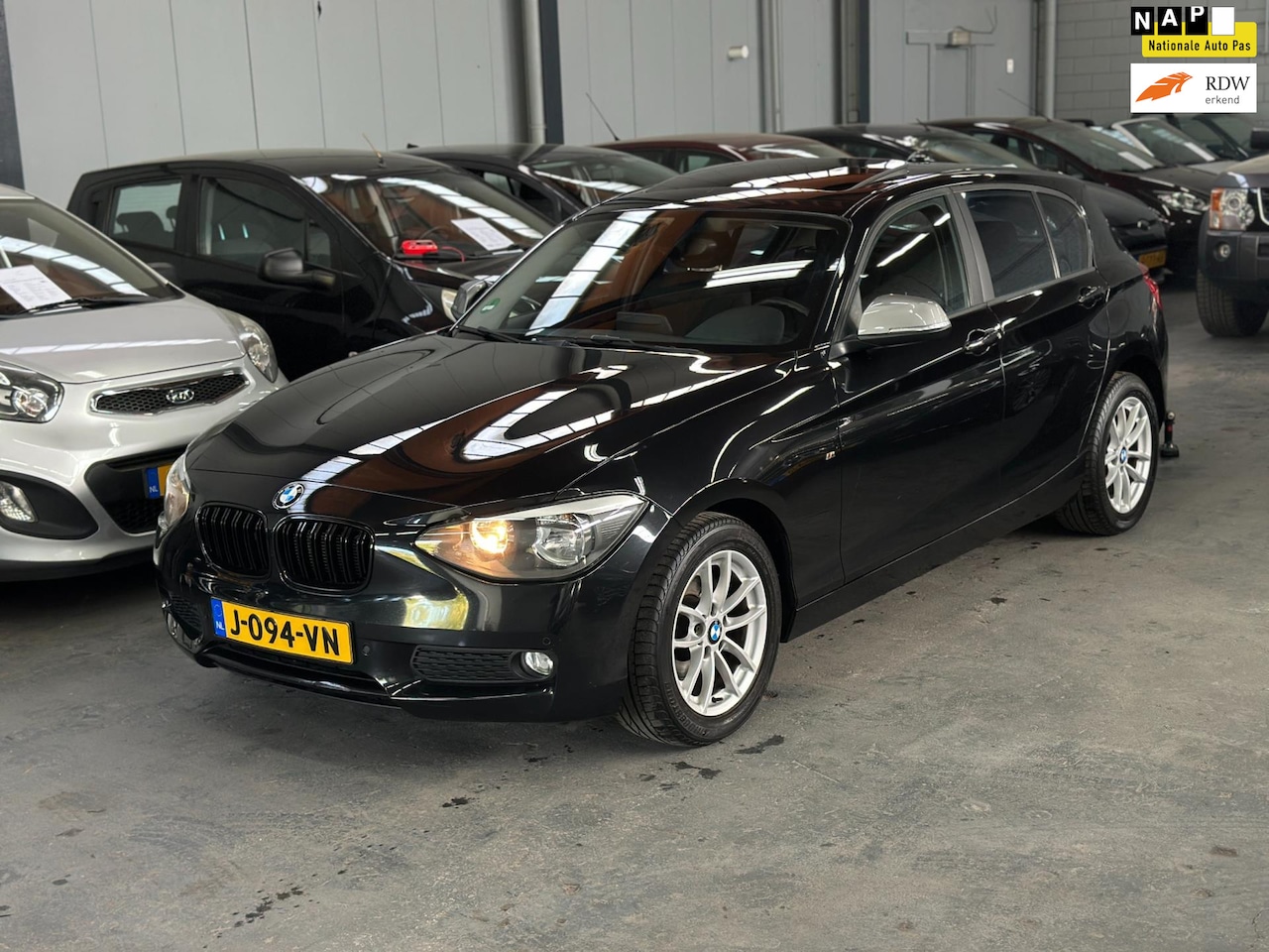 BMW 1-serie - 116i Business+ Automaat Schuifdak - AutoWereld.nl