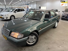 Mercedes-Benz C-klasse - 180 Sport / AUTOMAAT / NAP / GEEN ROEST / NETTE BENZ