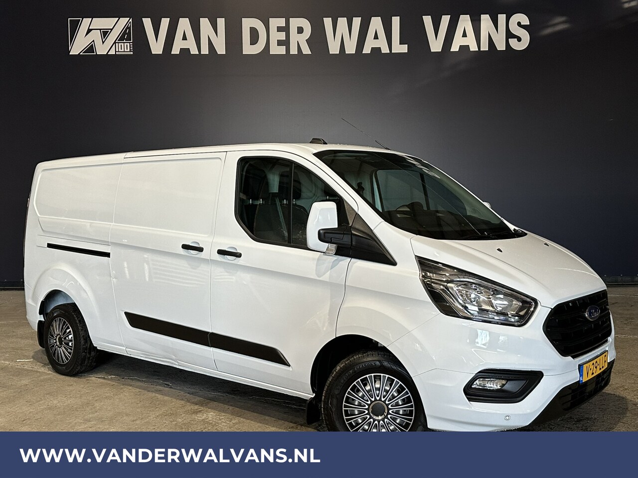 Ford Transit Custom - 2.0 TDCI L2H1 Euro6 ** Airco | LED | Cruisecontrol | Verwarmde voorruit | Parkeersensoren - AutoWereld.nl