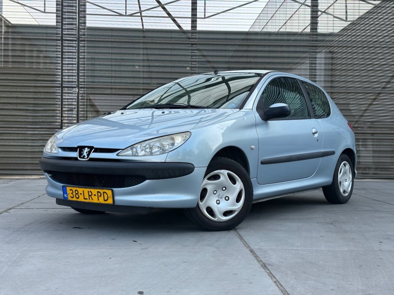 Peugeot 206 - 1.4 X-LINE APK 24-5-2026 !! - AutoWereld.nl