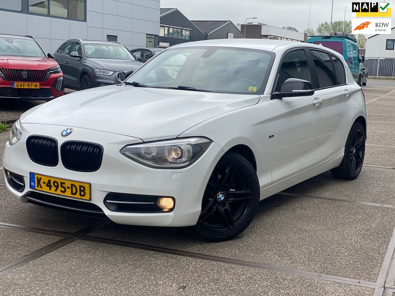 BMW 1-serie - 116i Business+/ automaat/ sport pakket/ 1e EIG/ 1jaar apk/ boekje aanwezig/ volle opties! - AutoWereld.nl
