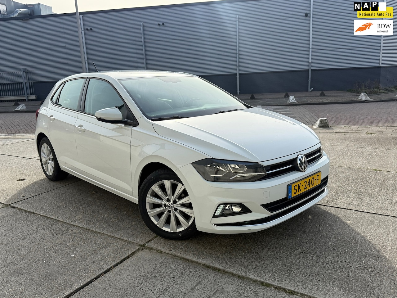 Volkswagen Polo - 1.0 TSI Highline AUTOMAAT CLIMA NAVI 1e Eigenaar - AutoWereld.nl