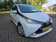 Toyota Aygo - 1.0 VVT-i x-cite Camera NAVI Airco 5 DR