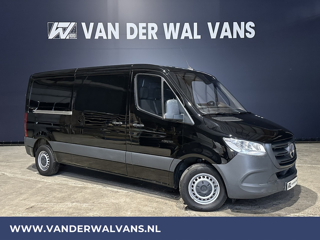 Mercedes-Benz Sprinter - 211 CDI 115pk L2H1 Euro6 Airco | Trekhaak | Bijrijdersbank Bluetooth telefoonvoorbereiding - AutoWereld.nl