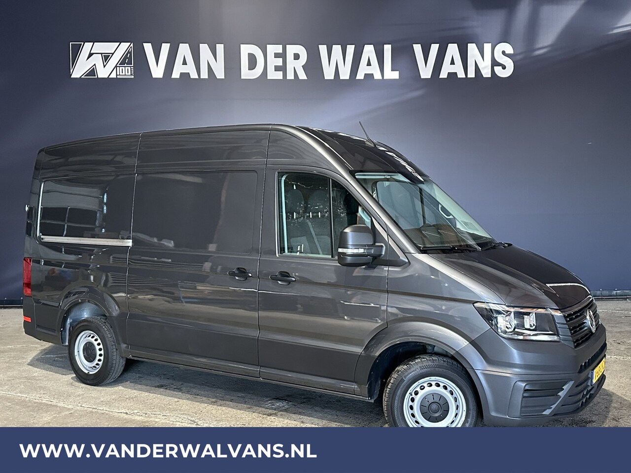 Volkswagen Crafter - 2.0 TDI 141pk L3H3 L2H2 Euro6 Airco | Cruisecontrol | 3000kg Trekhaak Bijrijdersbank - AutoWereld.nl