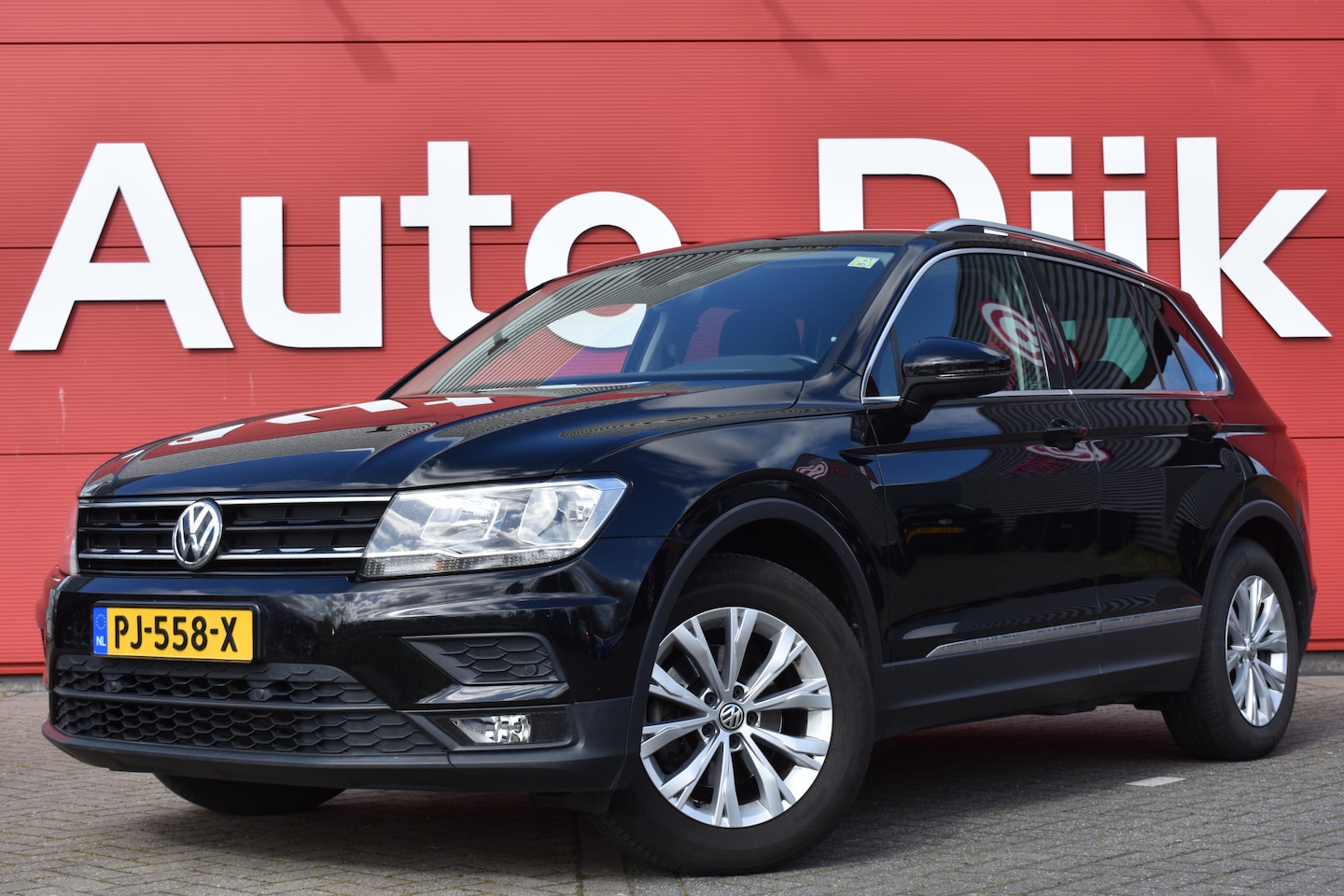 Volkswagen Tiguan - 1.4 TSI ACT Comfortline Business Carplay | Adapt.Cruise | Trekhaak | Navi | Clima | DAB | - AutoWereld.nl