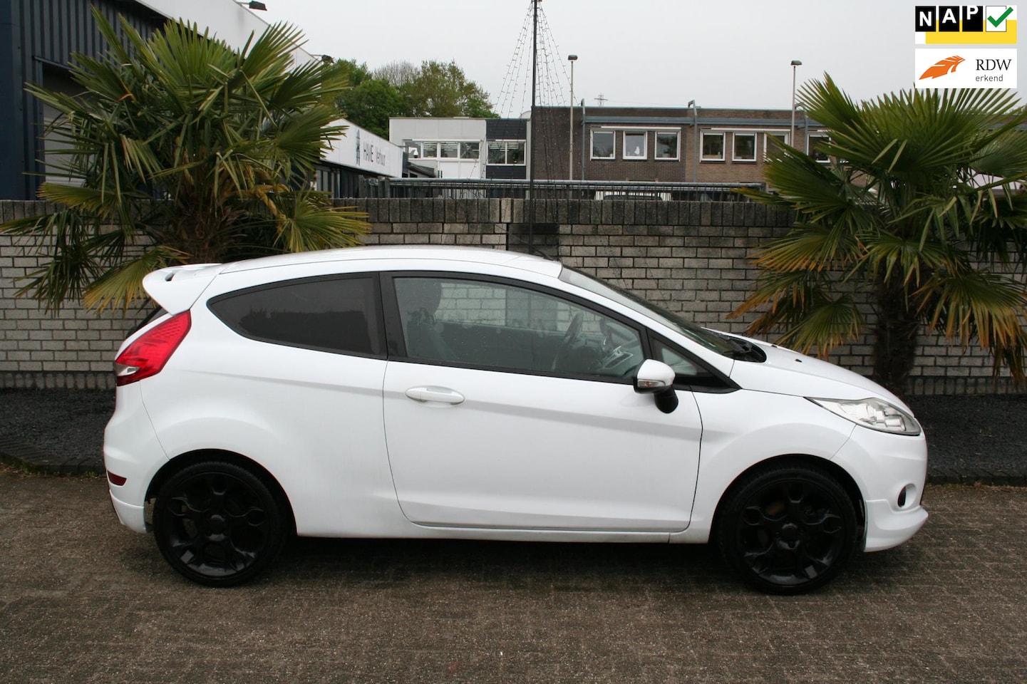 Ford Fiesta - 1.6 Ghia 1.6 Ghia - AutoWereld.nl