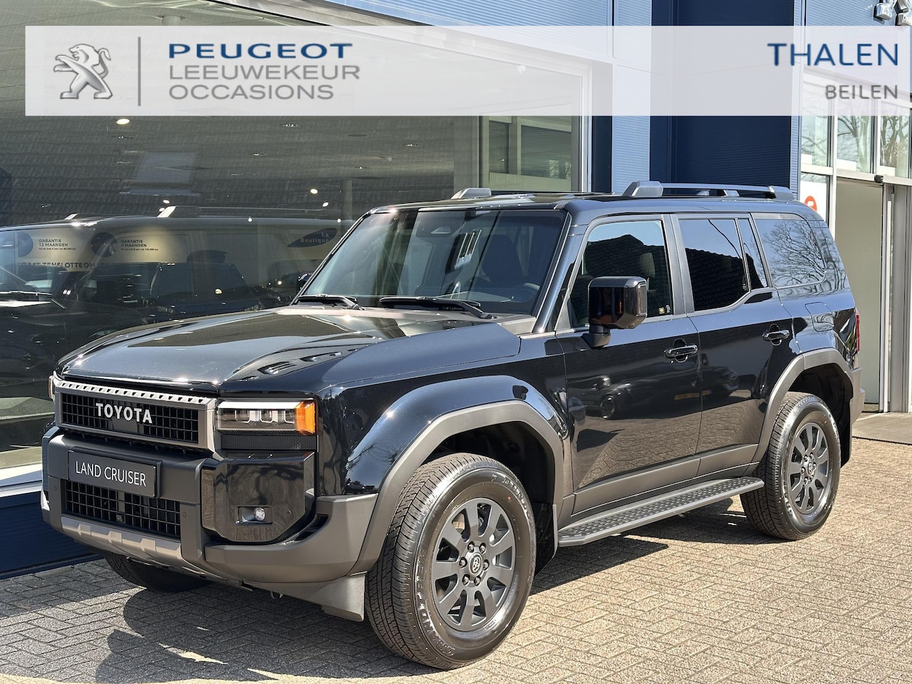 Toyota Land Cruiser - 2.8 D-4D SRWV Executive | Grijs Kenteken |  Zwart Lederen Bekleding | 2025 Auto | Navigati - AutoWereld.nl