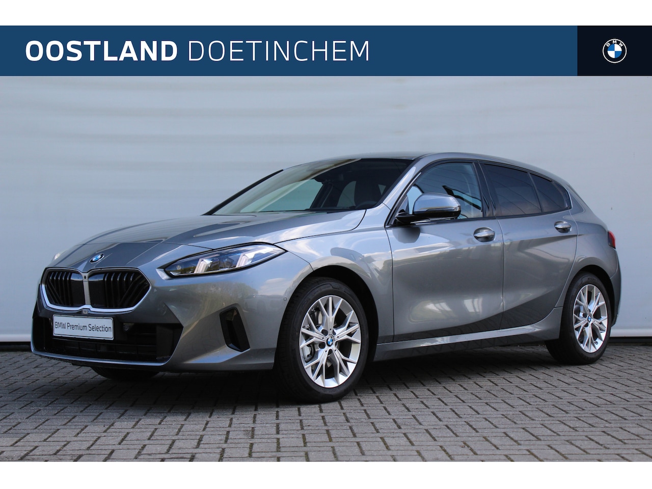 BMW 1-serie - 120 Automaat / Trekhaak / Sportstoelen / Adaptieve LED / Comfort Access / Parking Assistan - AutoWereld.nl