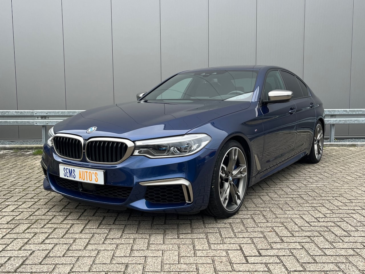 BMW 5-serie - M550i xDrive High Executive Bowers & Wilkens / Full Opties / Dealer onderhouden / Massage - AutoWereld.nl