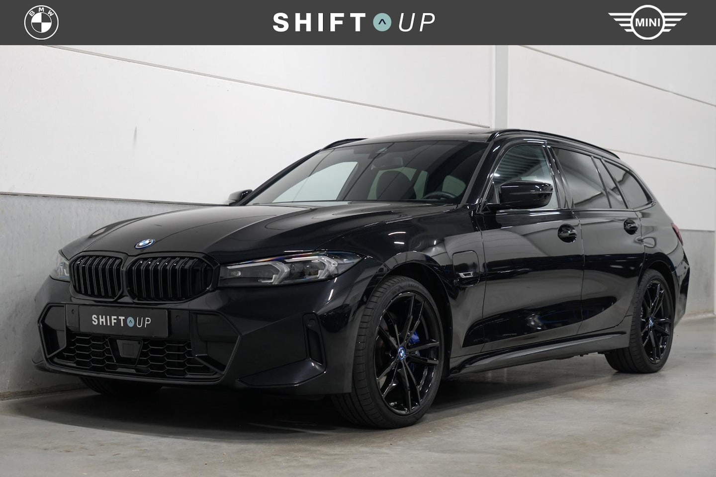 BMW 3-serie Touring - 330e M-Sport | Panoramadak | Driving Assistant Professional | Hifi - AutoWereld.nl