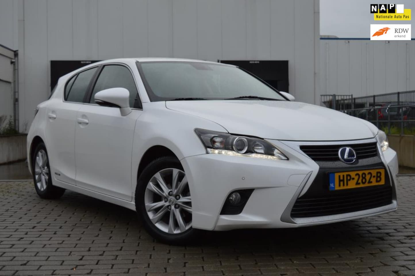 Lexus CT 200h - F Sport Line PDC V + A / DAB RADIO / NAVI - AutoWereld.nl