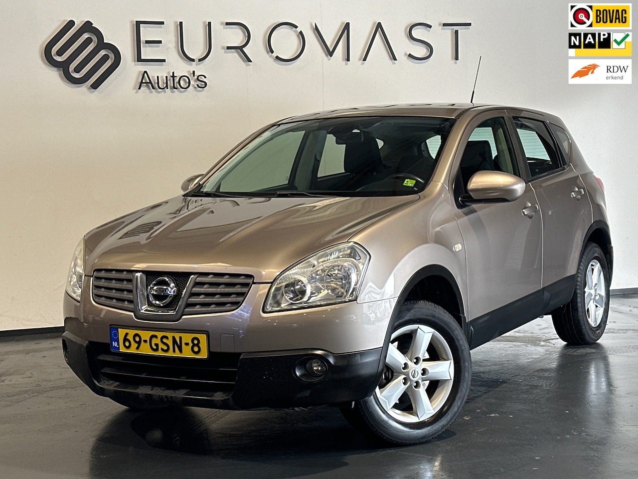 Nissan Qashqai - 2.0 Acenta Automaat Airco Cruise Pdc Trekhaak Nieuwe Apk - AutoWereld.nl