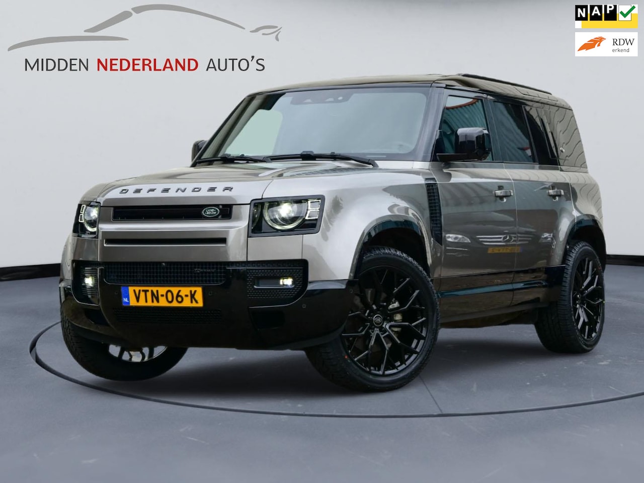 Land Rover Defender 110 - 3.0 D250 X-DYNAMIC * COMMERCIAL * GRIJS KENTEKEN * - AutoWereld.nl