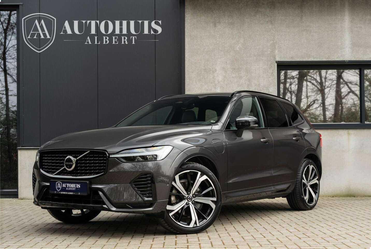 Volvo XC60 - 2.0 T8 Recharge AWD Ultimate Dark Luchtvering - AutoWereld.nl