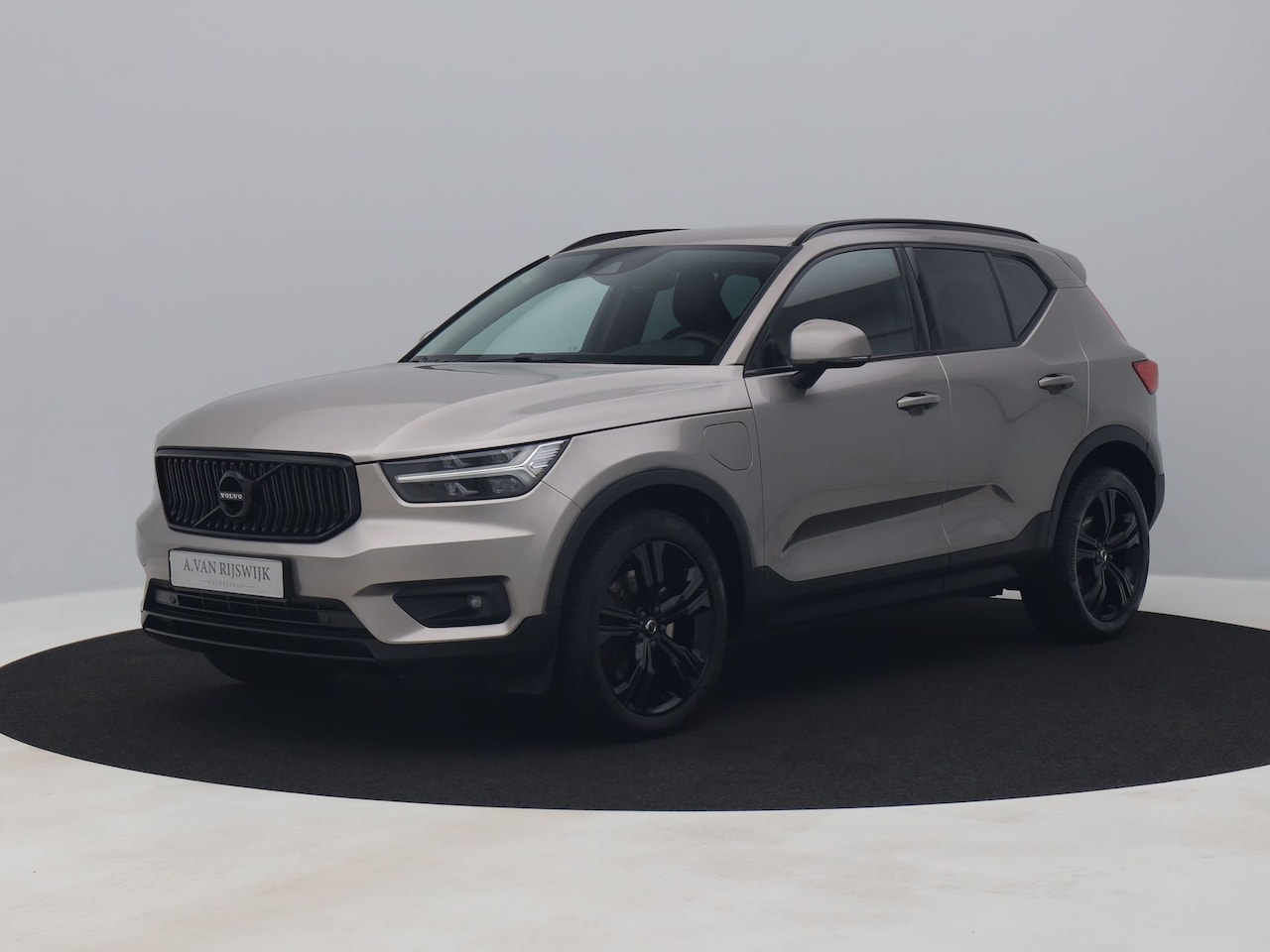 Volvo XC40 - 1.5 T4 Recharge Inscription | BLACK | LEDER | KEYLESS - AutoWereld.nl