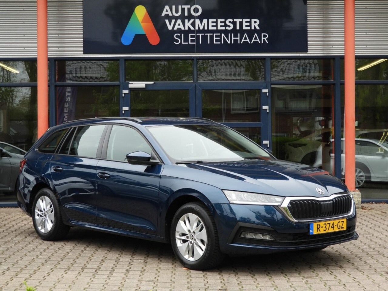 Skoda Octavia - 1.0 e-TSI Business Edition Automaat Carplay/Digitaal/Keyless - AutoWereld.nl