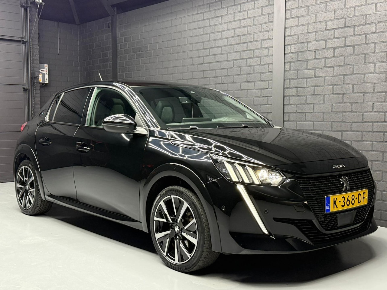 Peugeot e-208 - EV GT 350 50 kWh 1STE EIEGN | NAVI | CAMERA | PANO | CARPLA | KEYLESS | PDC | BTW - AutoWereld.nl