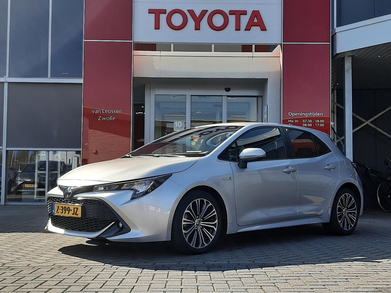 Toyota Corolla - 2.0 HYBRID 184PK BUSINESS 5-DEURS NAVI STOELVERWARMING 17"LM-VELGEN CAMERA AD-CRUISE - AutoWereld.nl