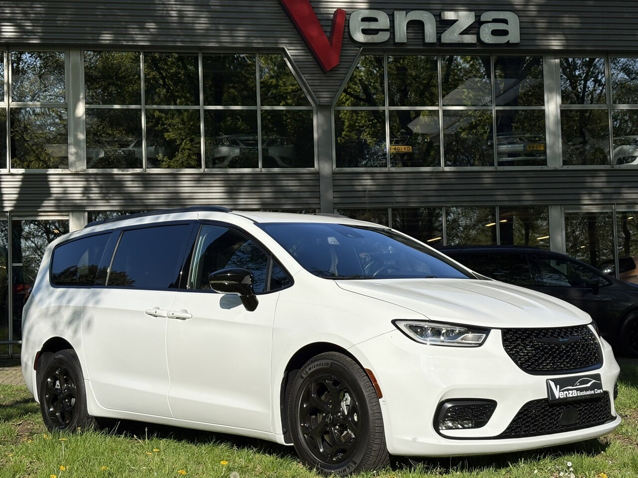 Chrysler Pacifica - 3.6 Hybrid Touring L S-Appearance - AutoWereld.nl