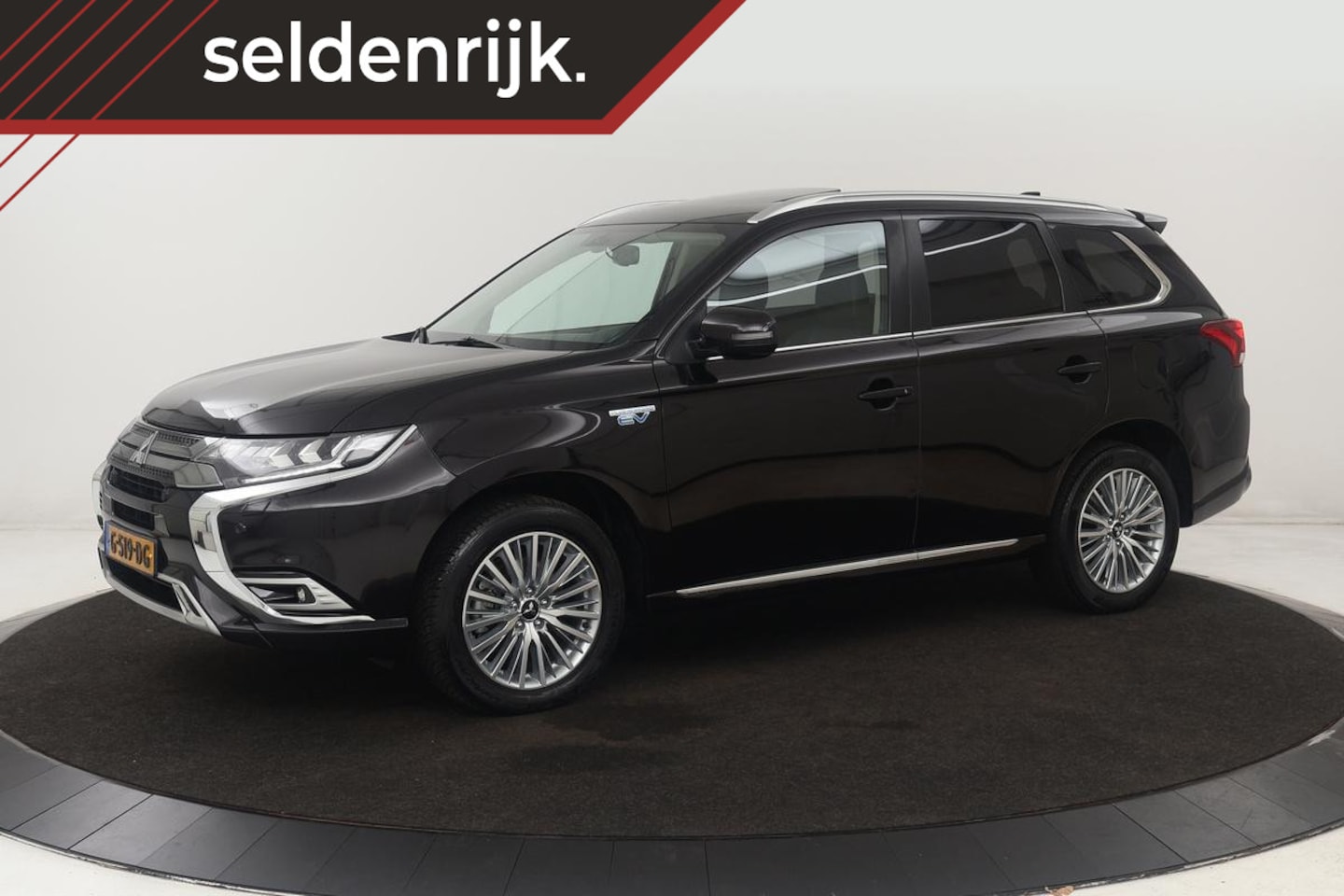 Mitsubishi Outlander - 2.4 PHEV Intense+ | Schuifdak | Trekhaak | Stoelverwarming | Carplay | Camera | Full LED | - AutoWereld.nl