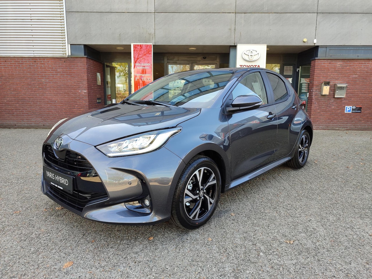 Toyota Yaris - Hybrid 115 DYNAMIC NIEUW DIRECT RIJDENSTOEL/STUURVERW BLIND SPORT PARK-SENSOREN KEYLESS 16 - AutoWereld.nl
