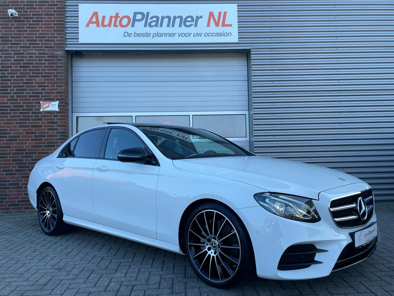 Mercedes-Benz E-klasse - 200 AMG Line! Camera! Navi! Pano! - AutoWereld.nl