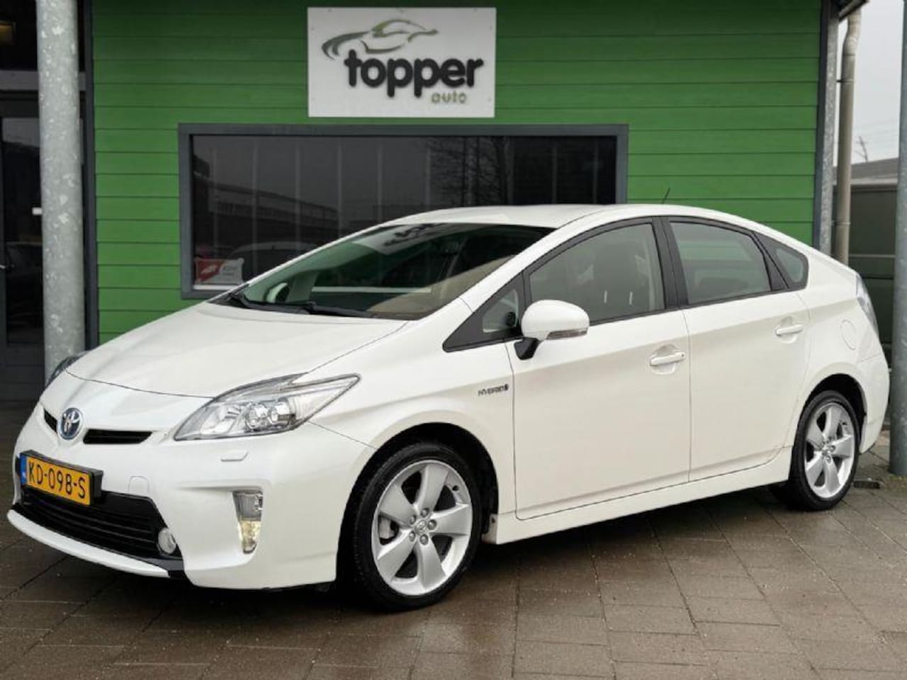 Toyota Prius - 1.8 Comfort / Navigatie / Camera / CruiseControl / - AutoWereld.nl