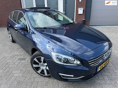 Volvo V60 - 2.4 D6 AWD Plug-In Hybrid R-Design / Leder / Navi / Pano / PDC