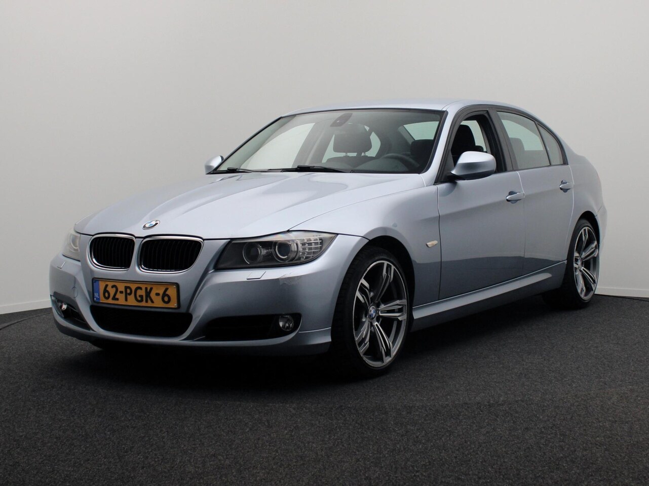 BMW 3-serie - 318i Business Line Climate-control Navigatie Cruise * Origineel Nederlands * - AutoWereld.nl