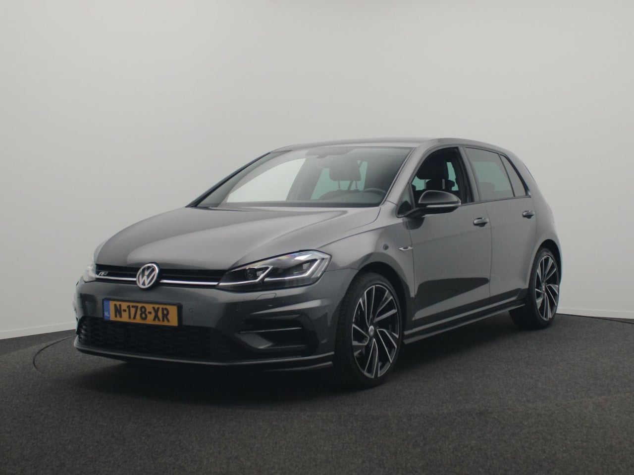 Volkswagen Golf - 1.5 TSI Highline *R-Line* Adaptieve/Cruise Leder Stoelverwarming - AutoWereld.nl