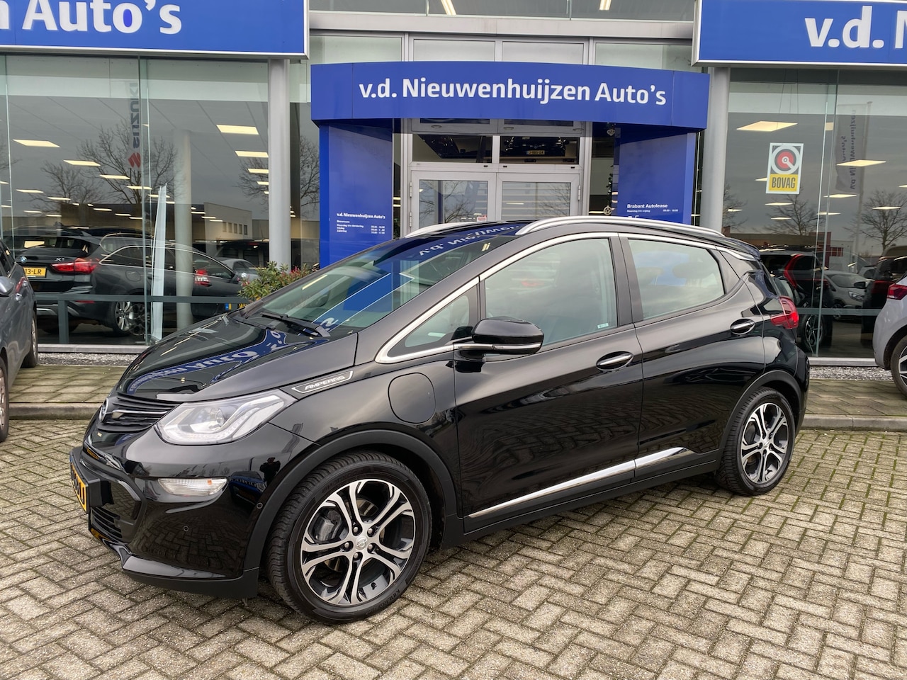 Opel Ampera-e - Business Executive 60 kWh Leder | Stoel-stuurverwarming | Apple Car Play| € 2000,- Inruilp - AutoWereld.nl