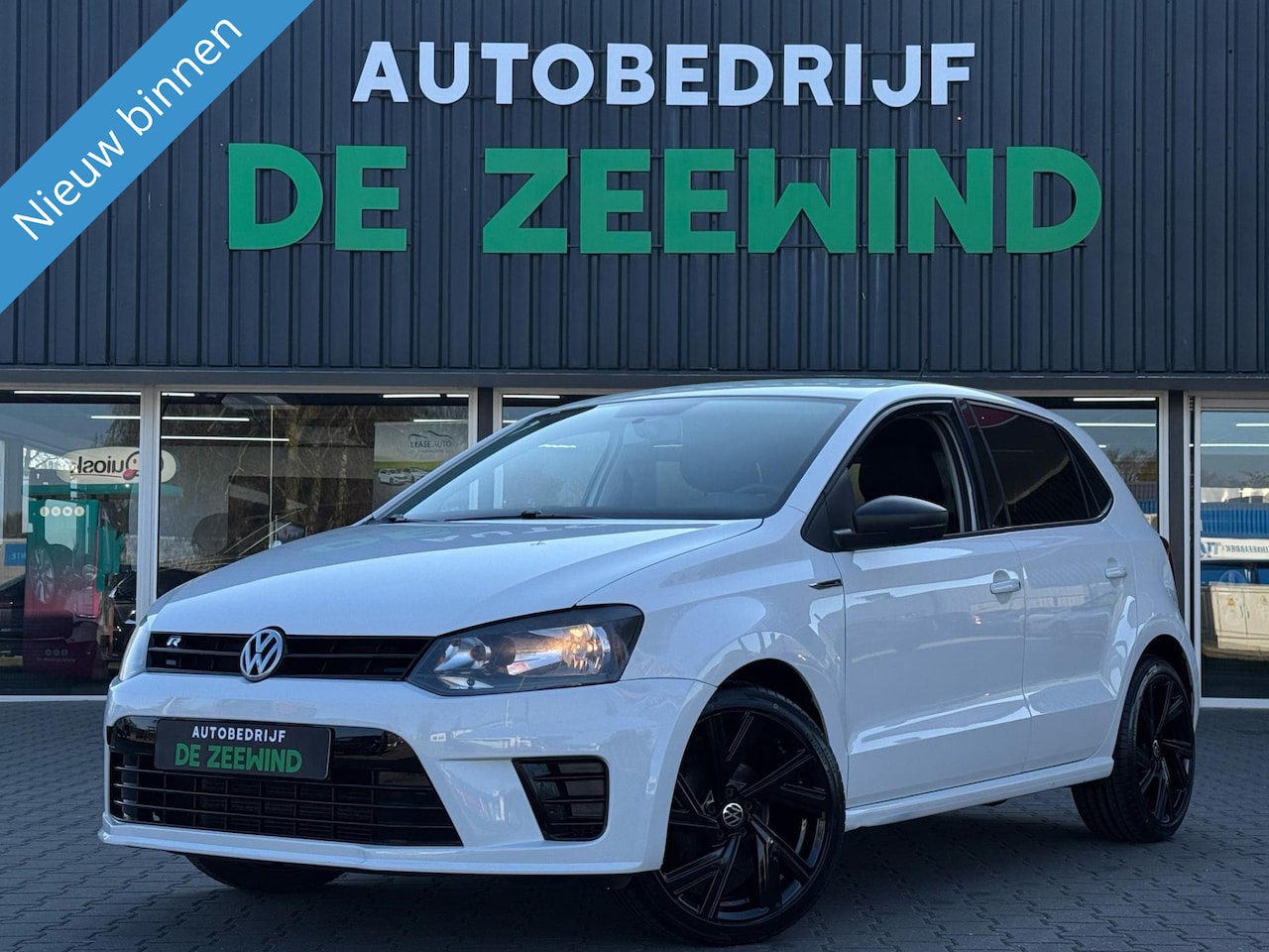 Volkswagen Polo - 1.2 R-Line look|sport|Nieuw APK - AutoWereld.nl