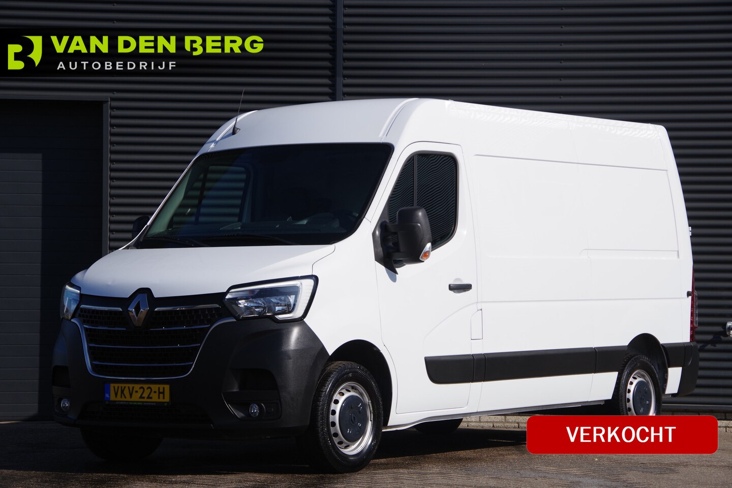 Renault Master - T35 2.3 dCi 135PK L2H2 3-ZITS, TREKHAAK, STOELVERW. NAVI, CRUISE, AIRCO, APPLE CARPLAY - AutoWereld.nl