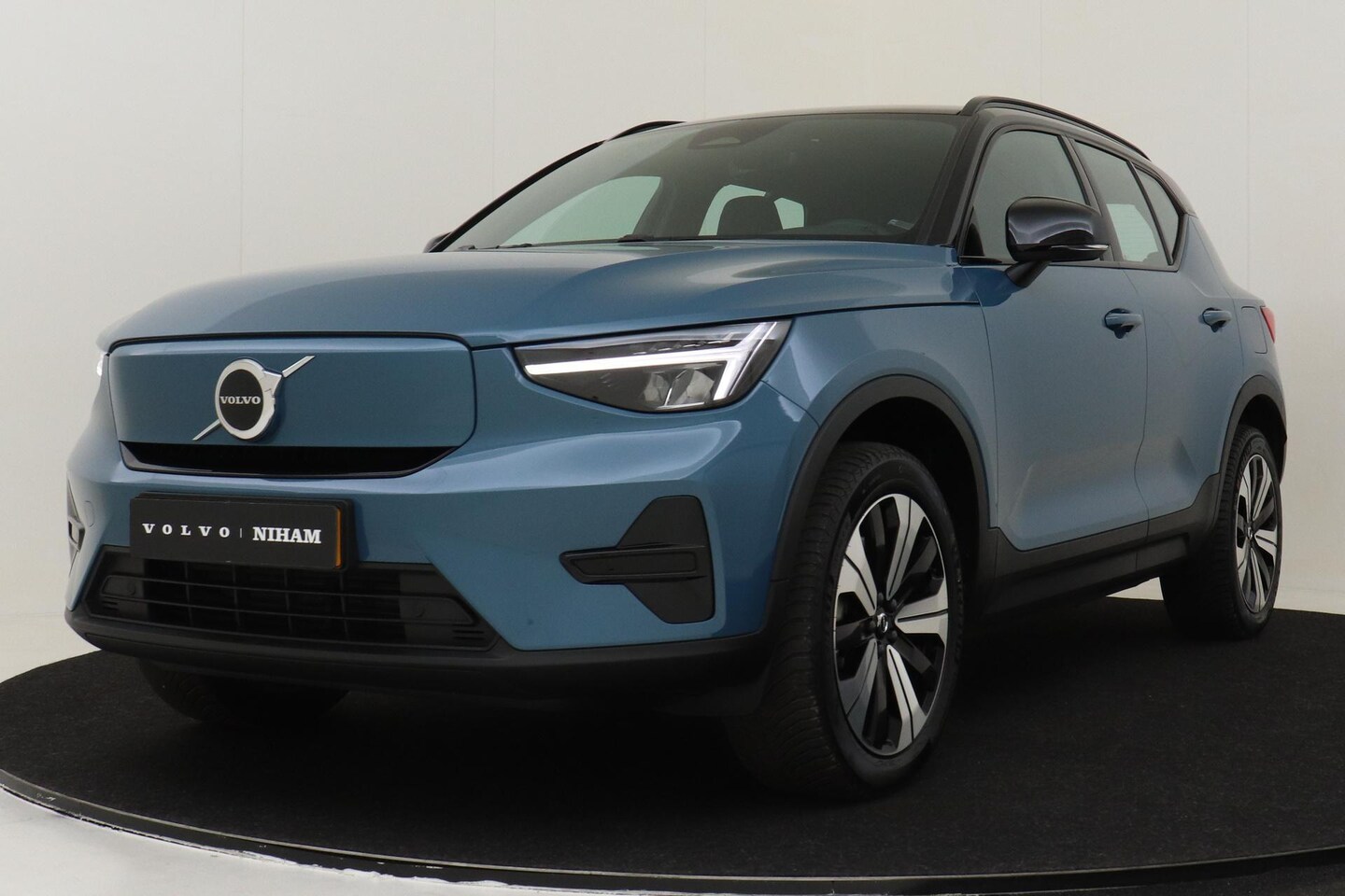 Volvo XC40 - RECHARGE CORE 70 kWh ALL.SEASONS|19"|GOOGLE|CAMERA - AutoWereld.nl