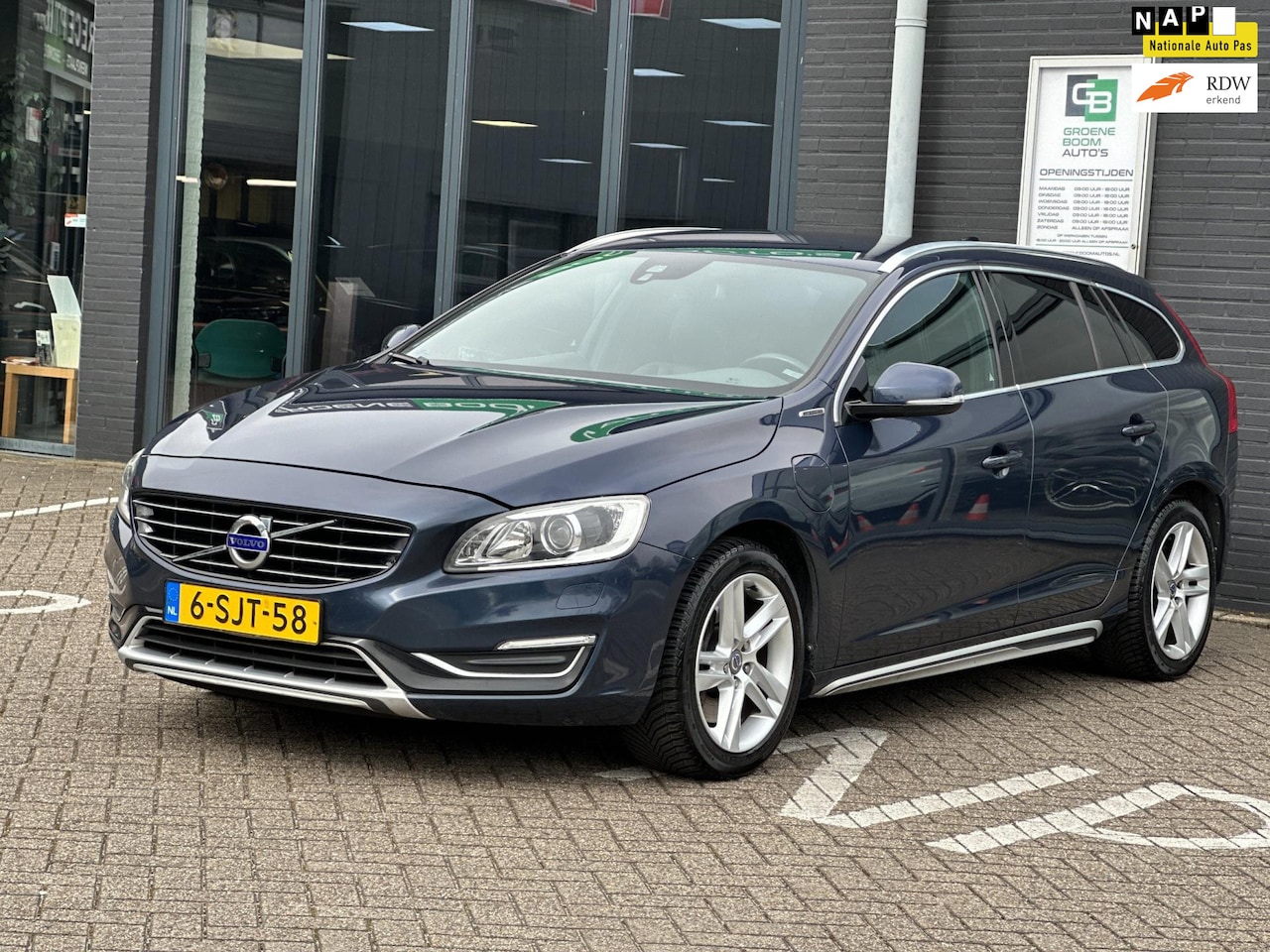 Volvo V60 - 2.4 D6 AWD Plug-In Hybrid Summum/CAMERA/LEDER/NAVI/NL-AUTO NAP!! - AutoWereld.nl